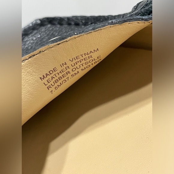 Michael Kors Black Leather Slip On Flats Women's Size 7.5 EUC - Picture 5 of 6